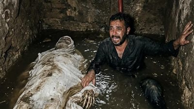 قررت انا ادخل قبر