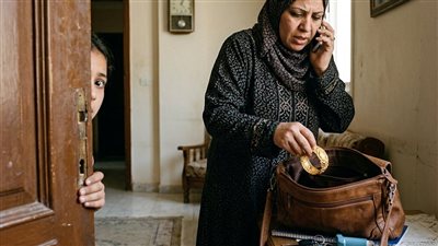 ادعيت ان بطني بتوجعني 
